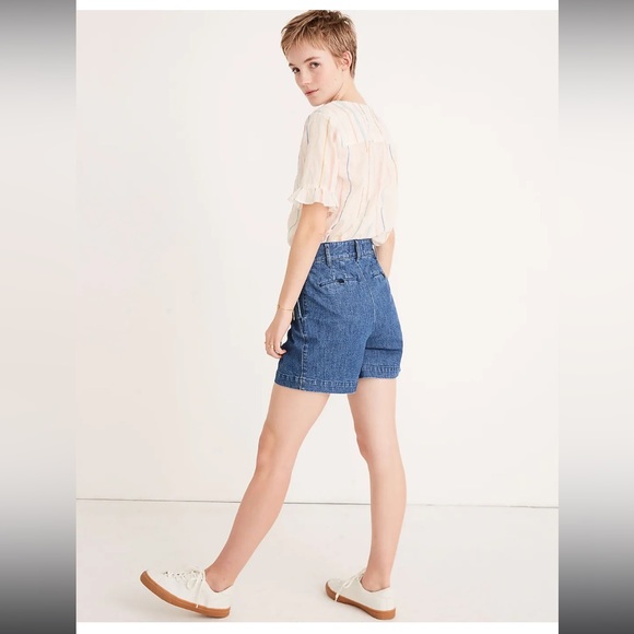 MOVING SALE | Women’s Madewell Blue Denim Pleated Shorts, Size 12 - Picture 3 of 7